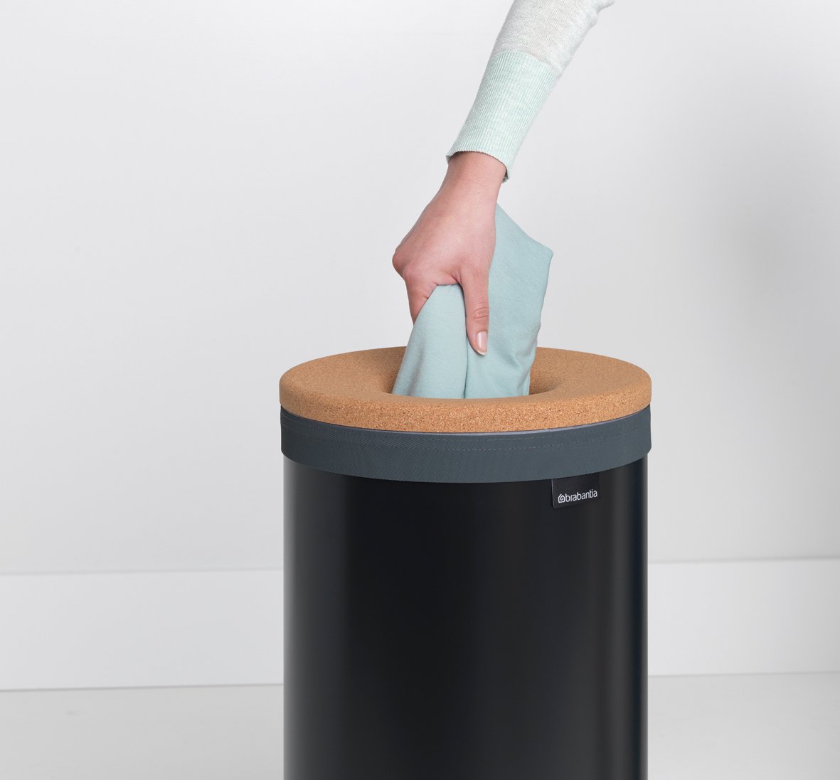 Brabantia Tvättkorg med korklock 35L Svart - Bild 3